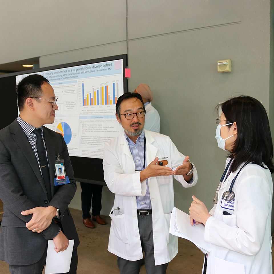 KPSOM faculty member Dr. Bechien Wu (center) at a Kaiser Permanente research event.